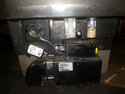 Холодильник центральной консоли Cadillac Escalade 2015-2020 23489739