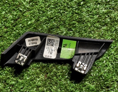 Декоративная накладка центрального дефлектора Cadillac Escalsde 2015-2020 84347681 ; 23438642 ; 23218124