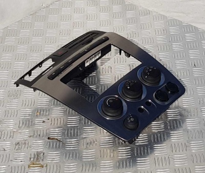 Панель/Рамка магнитолы и климат-контроля Hummer H3 20756985