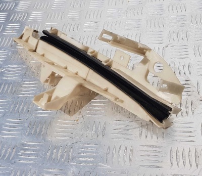 Кронштейн замка двери передней правой Ford Explorer 5 BB5Z 7843350 A; BB53 78218B50 A