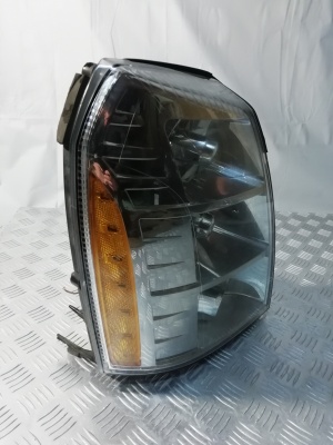 Фара передняя правая (с дефектом) Cadillac Escalade 2006-2014; 25897649; 25809364; 15200047; 15916968