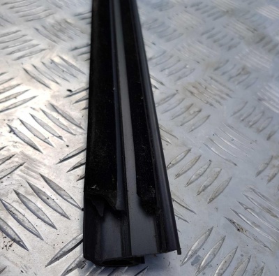 Бархотка/Уплотнитель стекла двери задней правой внешний Ford Explorer 5 BB53 7825596; BB5Z 7825596