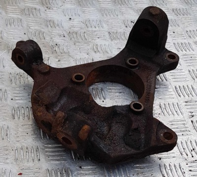 Поворотный кулак передний правый Chevrolet Tahoe 1999-2006 15178162; 19257047