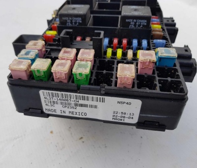 Блок предохранителей салонный Ford F150 2004-2008 4L3T 14A067 CH; 4L3Z 14A068 CH